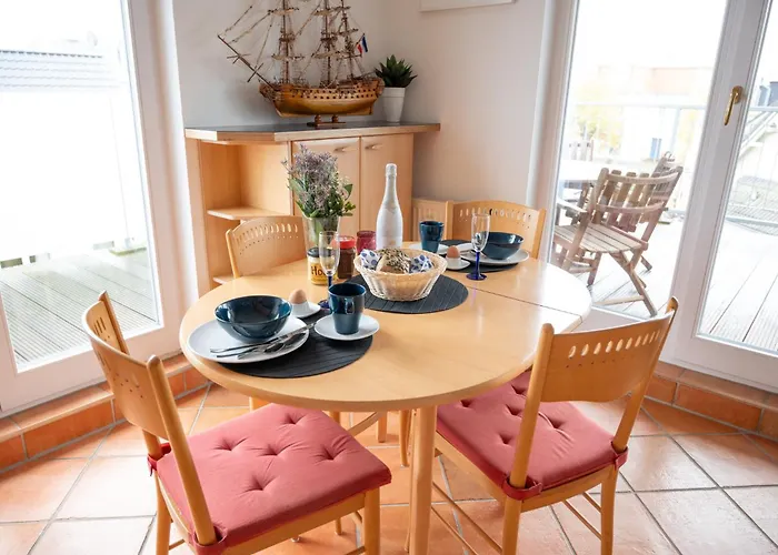 Villa Duene Mit Grosser Sonnenterrasse, Kamin, Wlan Und Tiefgarage Fuer 2-4 Personen