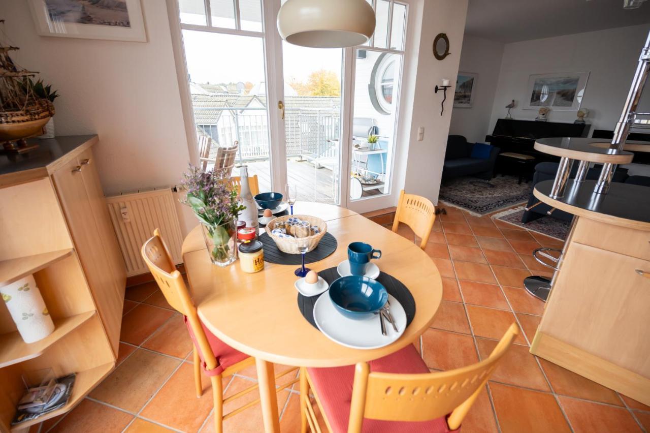 Appartement Duene Mit Grosser Sonnenterrasse, Kamin, Wlan Und Tiefgarage Fuer 2-4 Personen *